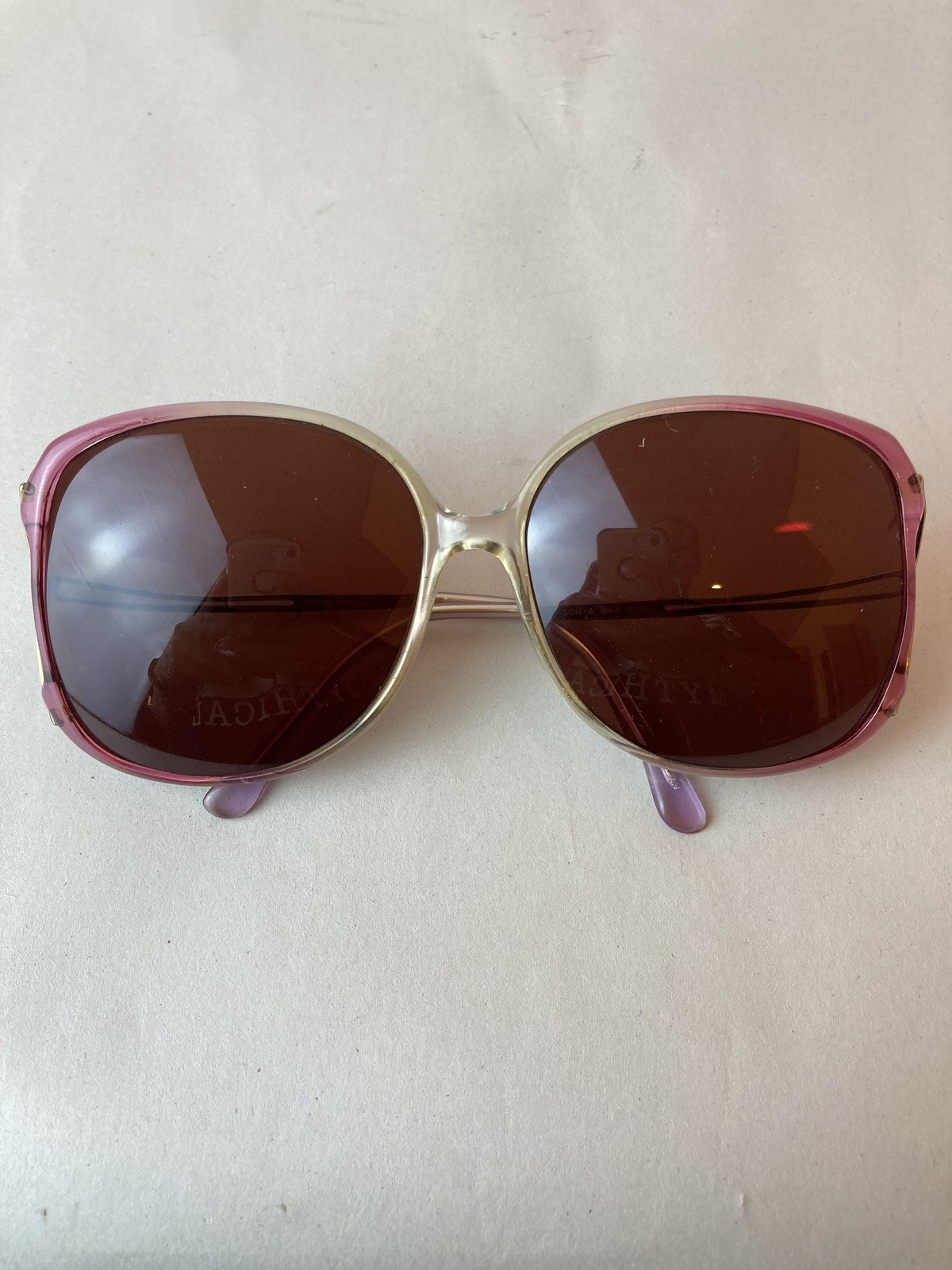 Vintage round sunglasses, rose frame, gradient lenses