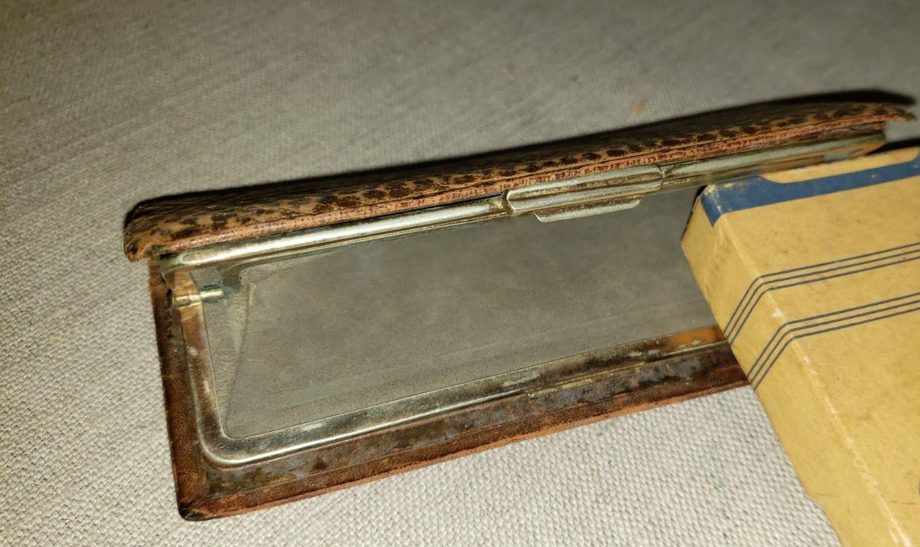VTG CIGAR BOX FINDS MILITARY JEWELRY BUCKLES RANDOM OLD STUFF SEE DESCRIPTION