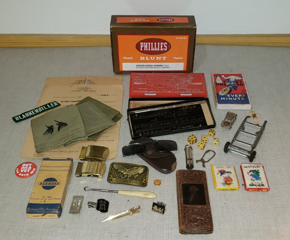 VTG CIGAR BOX FINDS MILITARY JEWELRY BUCKLES RANDOM OLD STUFF SEE DESCRIPTION