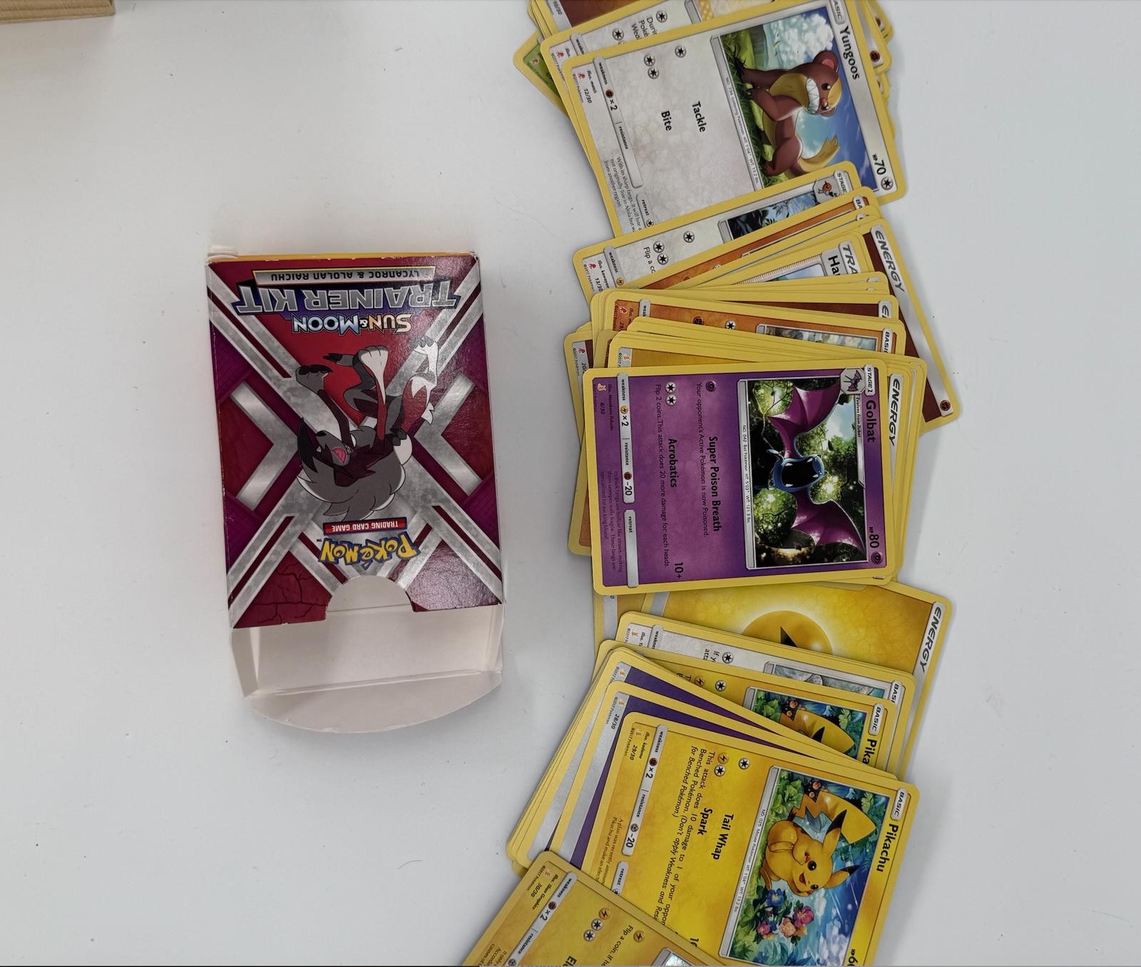 2017 Pokémon Sun & Moon Trainer Kit – Lycanroc & Alolan Raichu