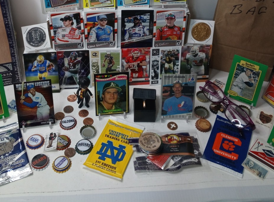 Cigar Box of NOT Junk Drawer Collectibles, Mickey Mantle, Misc, #C2