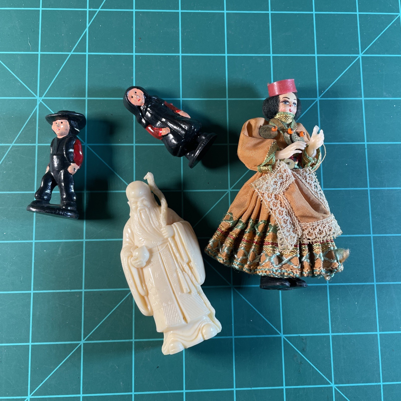 Junk Drawer Lot Of 4 Vintage Figurines