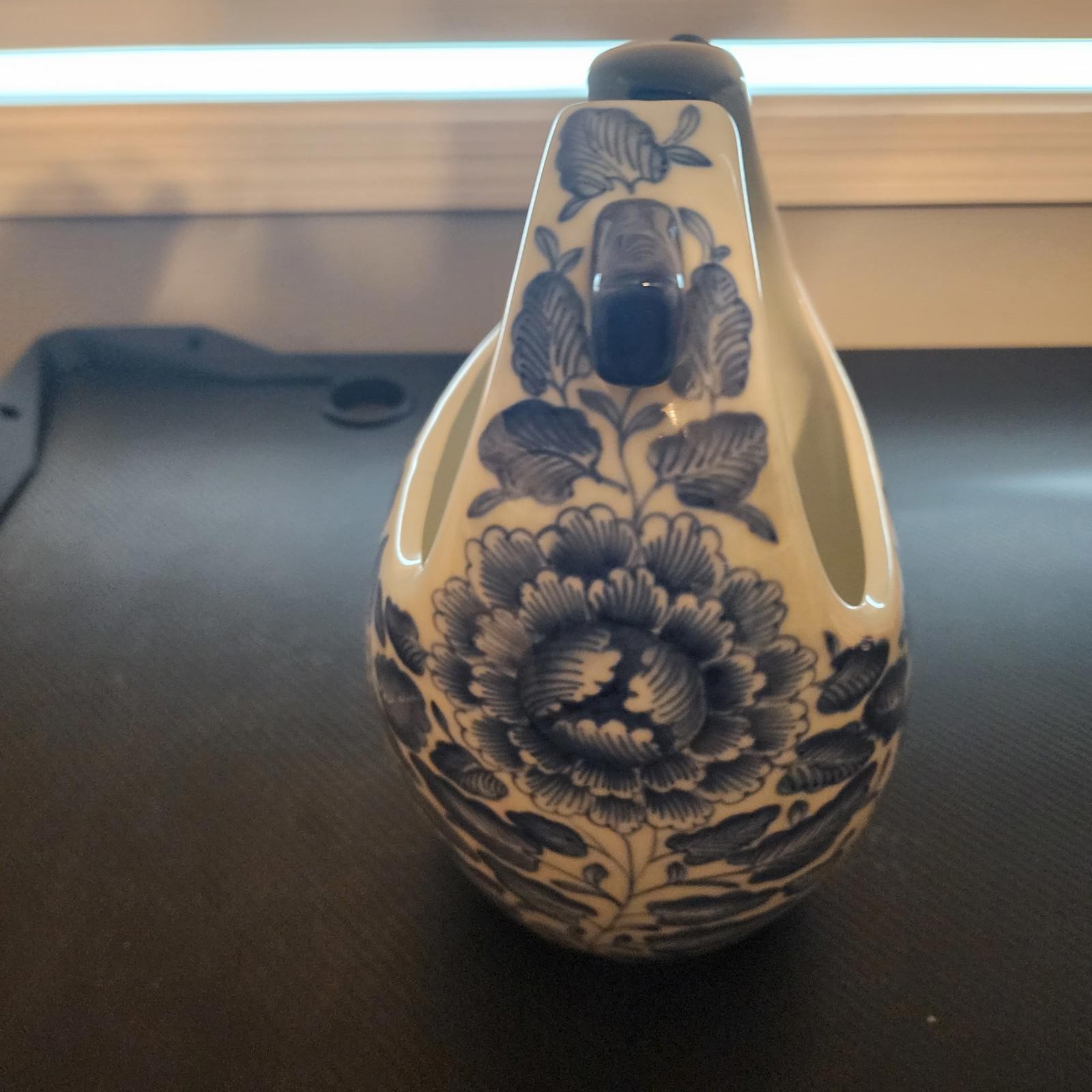 Vintage Blue & White Chinoiserie Well Bucket Vase w/ Handle Floral Porcelain 11”
