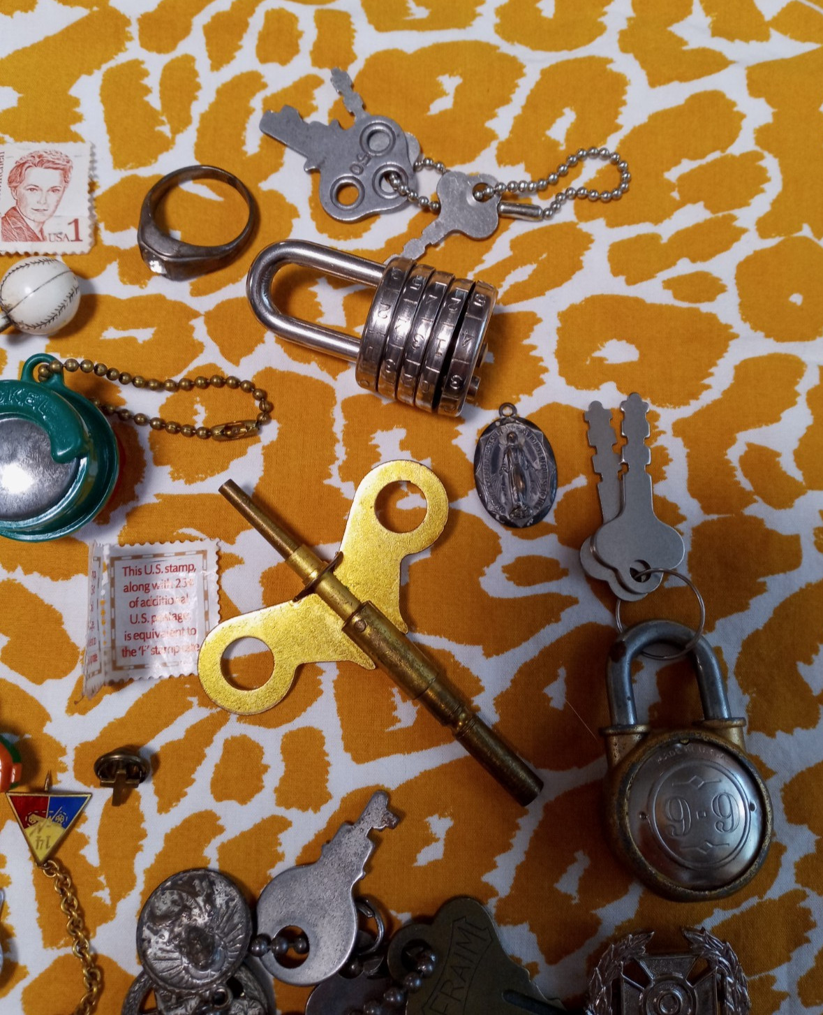 Mixed lot mid century modern man trinket box plastic minis religious AS IS