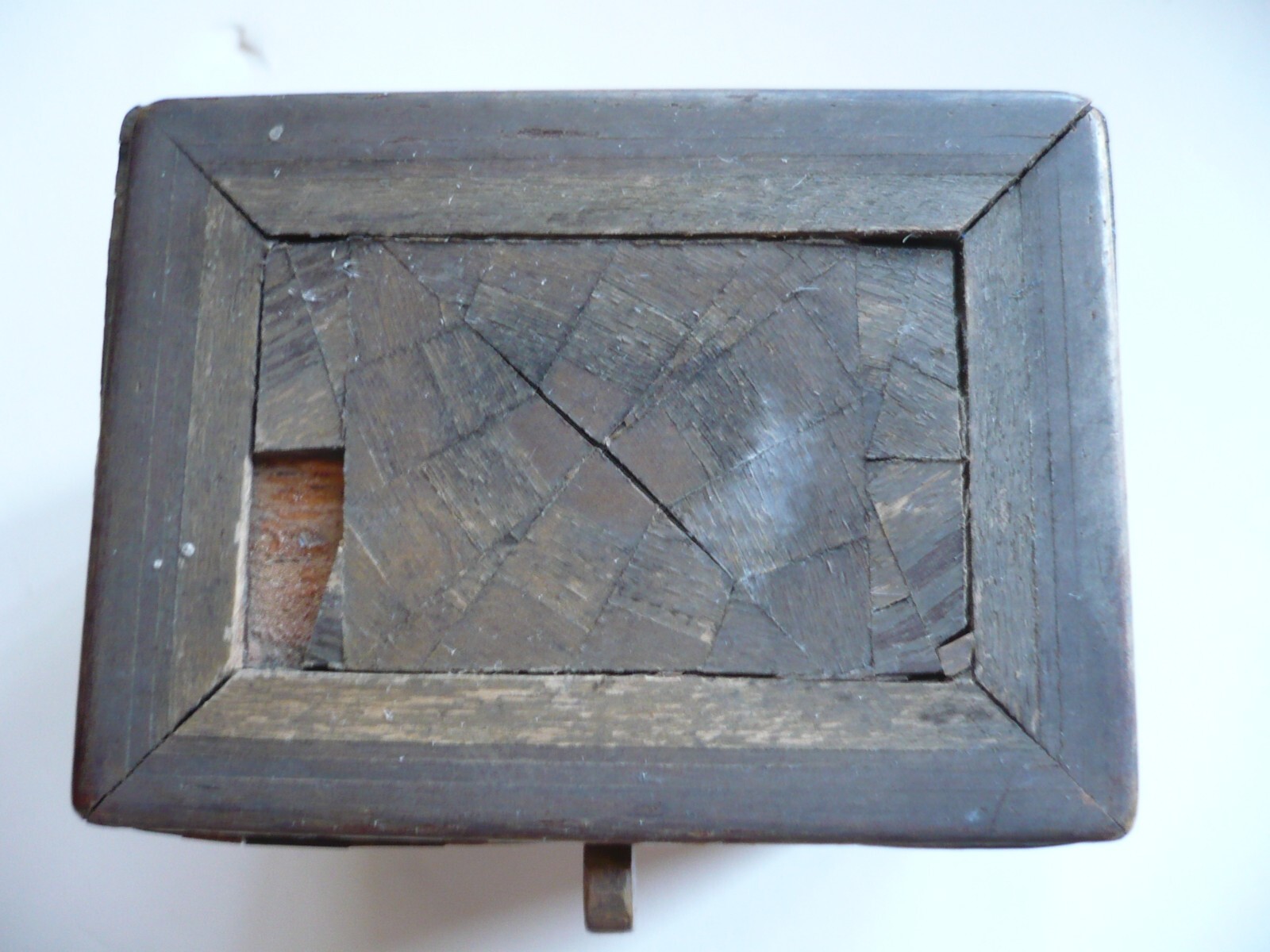 SMALL HAND CRAFTED INLAID WOOD BOX, FOLK ART, WOOD WOODEN CURIO BOX PRIMITIVE