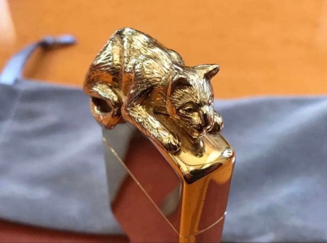 Zippo Handy Light Sculpture Series “Golden Cat” Made in 1990 Good condition