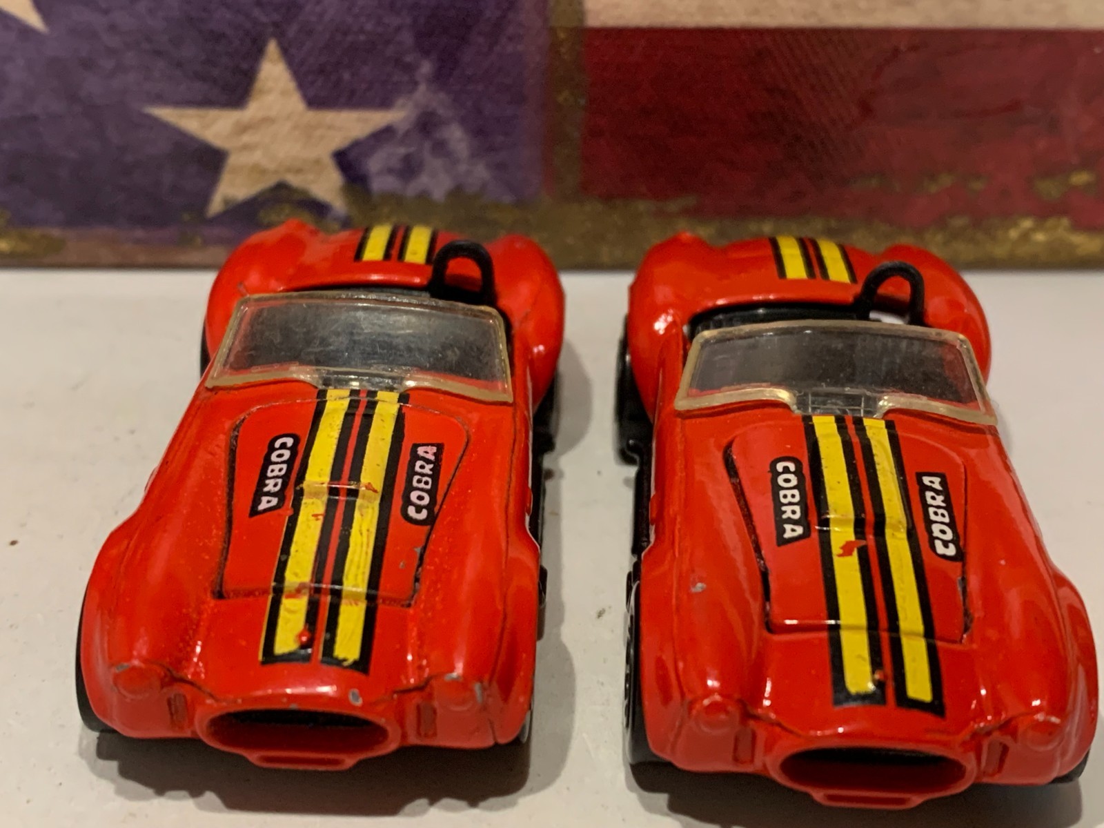HOT WHEELS SHELBY COBRA 427 S/C X2. 1995 RED W/PLASTIC & METAL BASE VARIATION