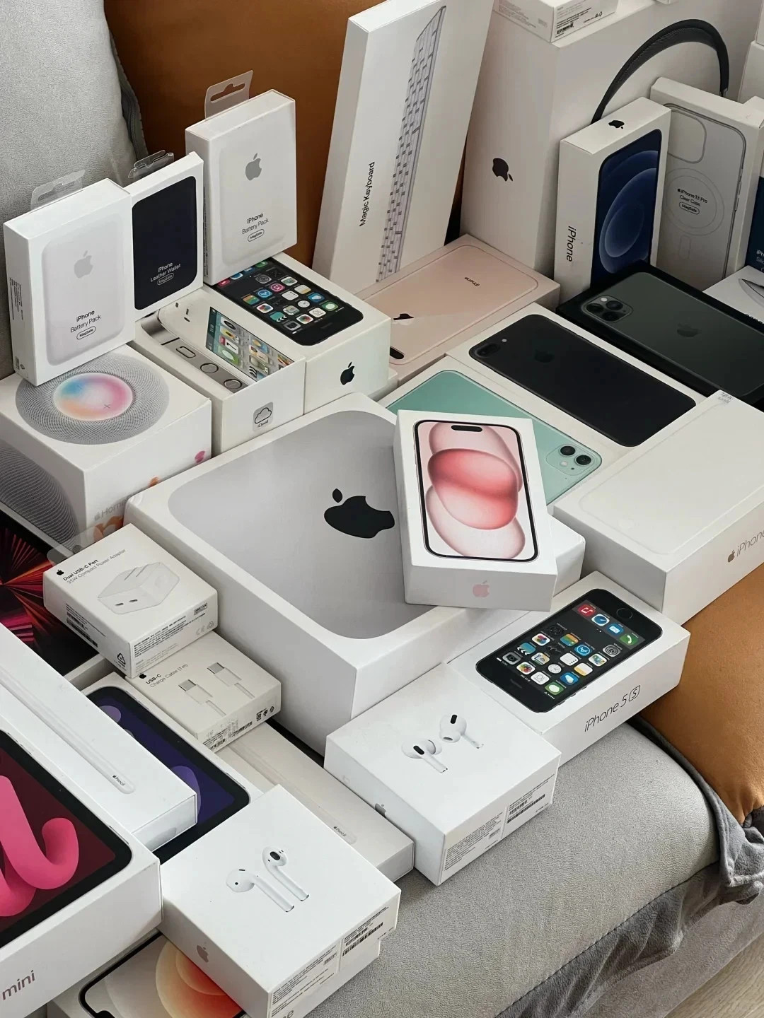 NEW ! Apple Mystery Loot Box Electronic box.All Brand New !