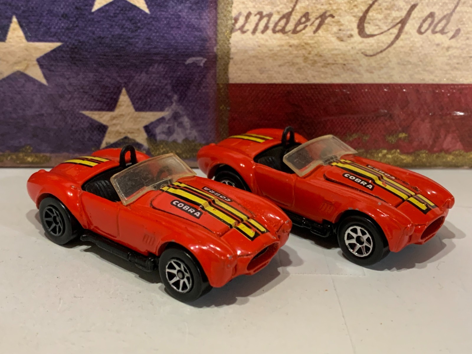 HOT WHEELS SHELBY COBRA 427 S/C X2. 1995 RED W/PLASTIC & METAL BASE VARIATION