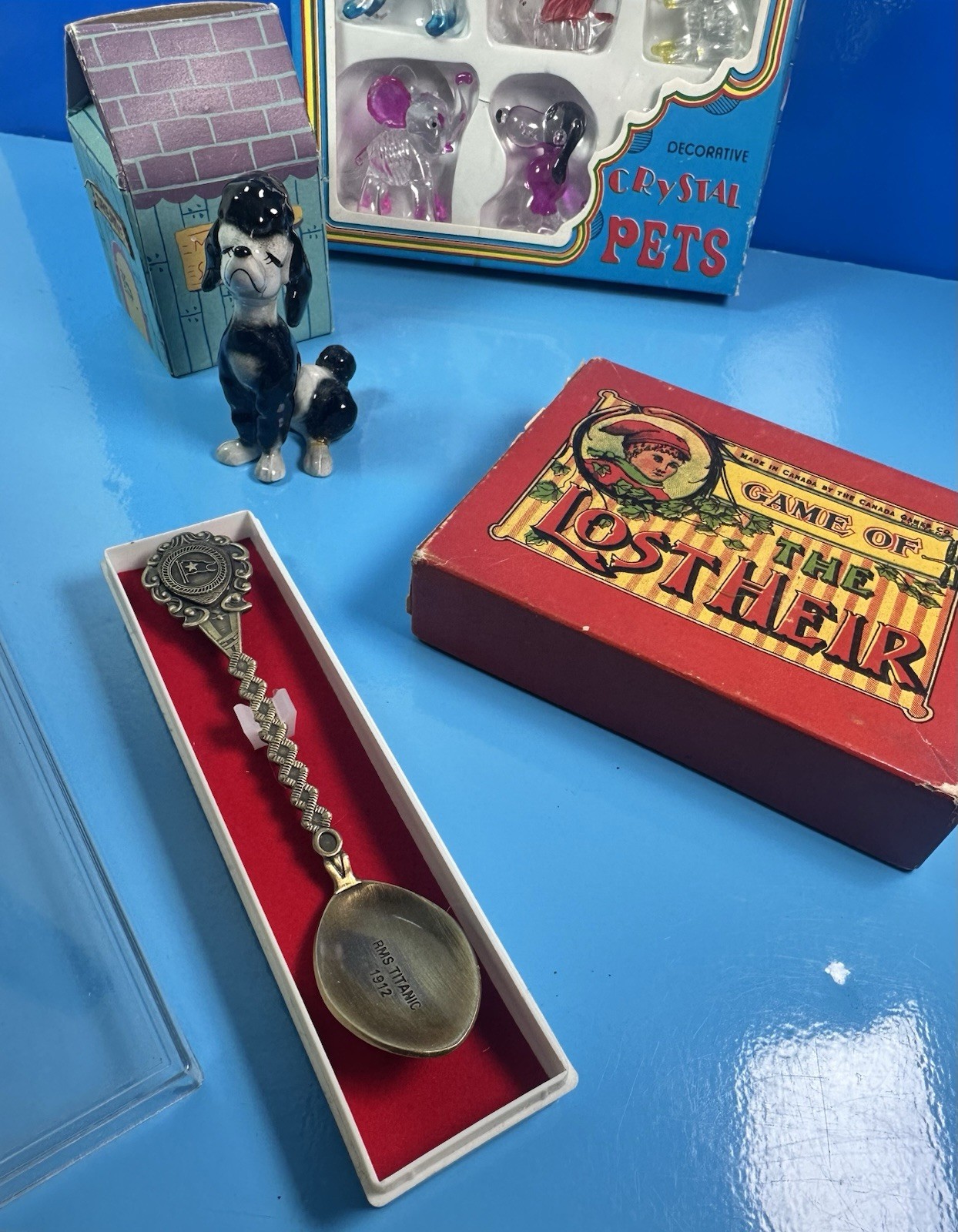 MIXED LOT VINTAGE ITEMS & ANTIQUES – Game Titanic Spoon Glass Porcelain Poodle