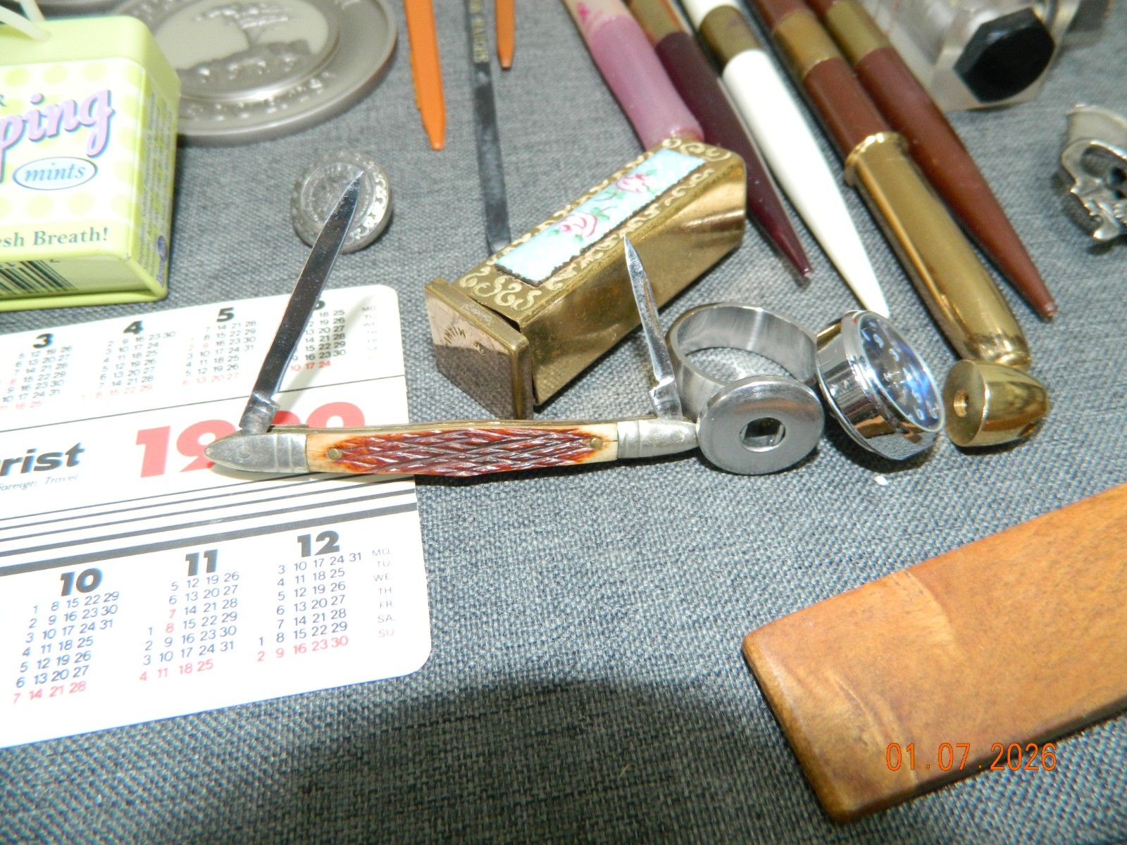 VTG JUNK DRAWER LOT PENS COINS KEYS KNIVES SUNGLASSES BOLO CLASP RING WATCH ECT