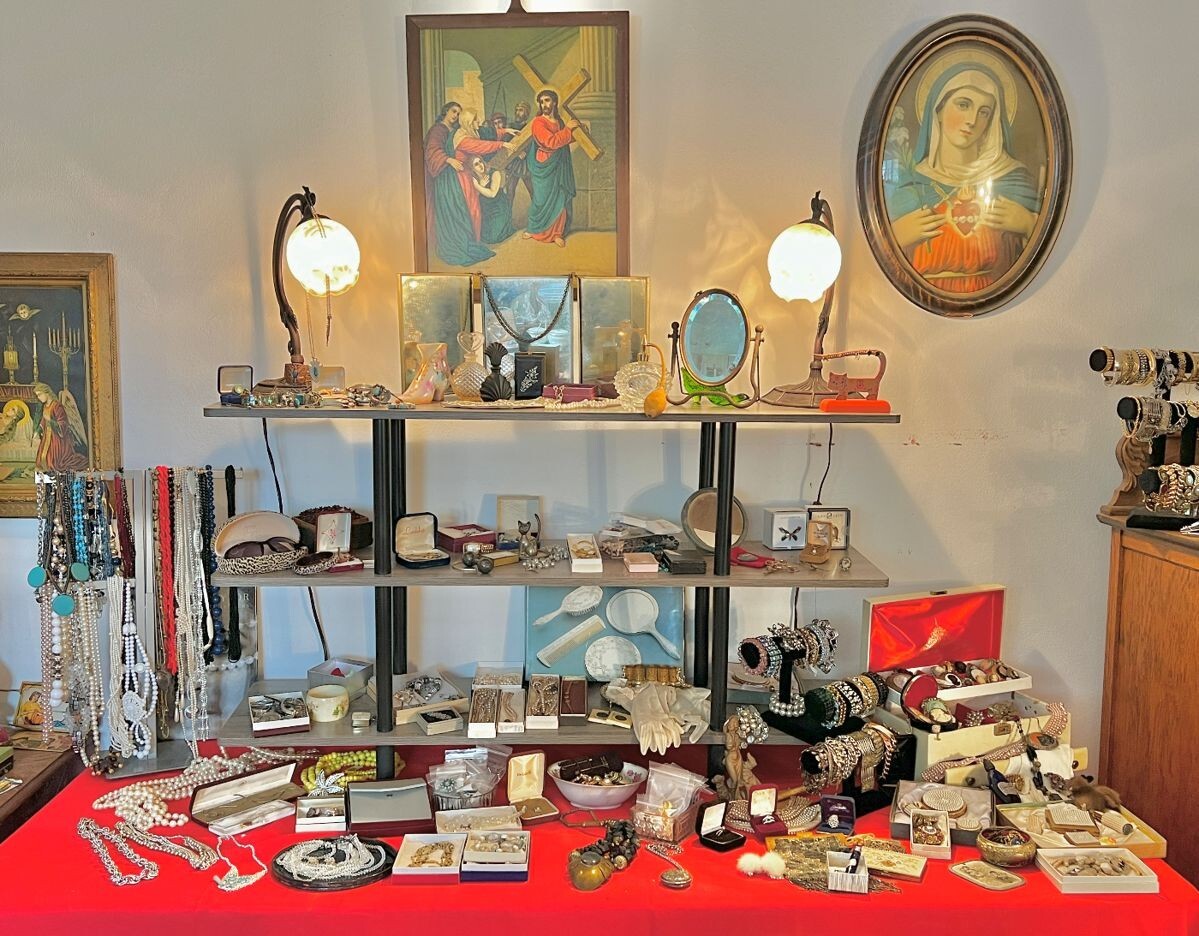 MANIFESTED LOT 70+ items “Junk Drawer” – Estate finds bulk mix, see description