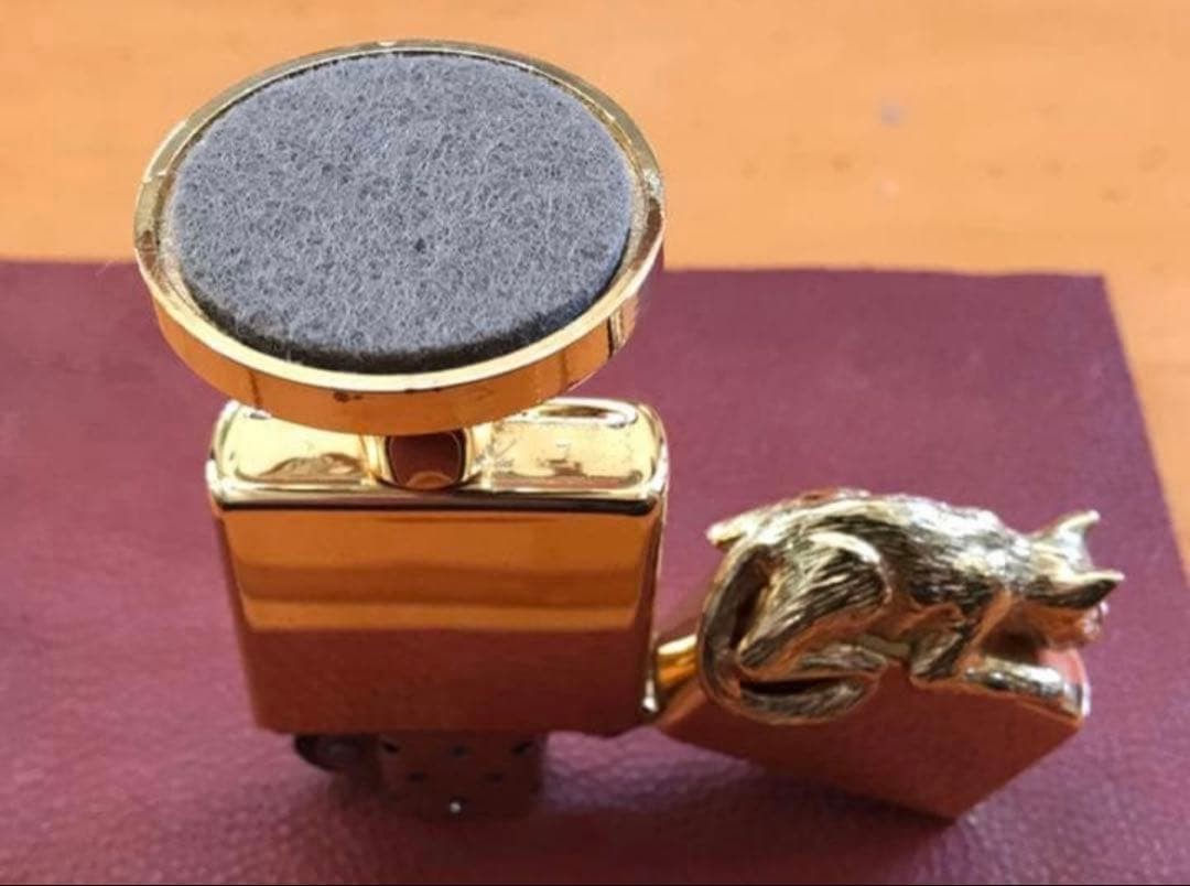 Zippo Handy Light Sculpture Series “Golden Cat” Made in 1990 Good condition