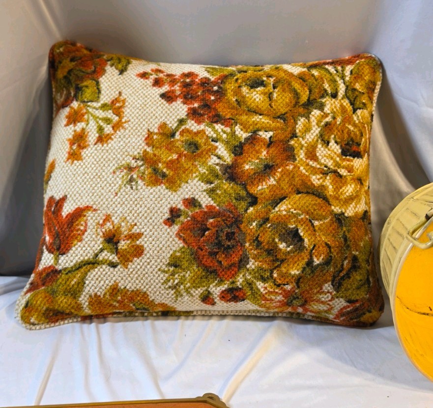 Vintage Decor & Kitchen Textiles Lot: Floral Pillow, Tapestry, Linens