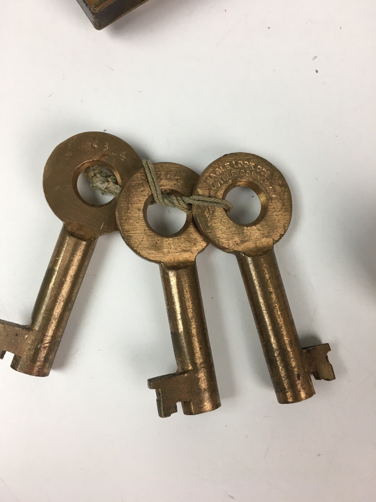 Mixed vintage lot – Hohner harmonica, Revlon, Eagle lock keys, Presbytarian coin