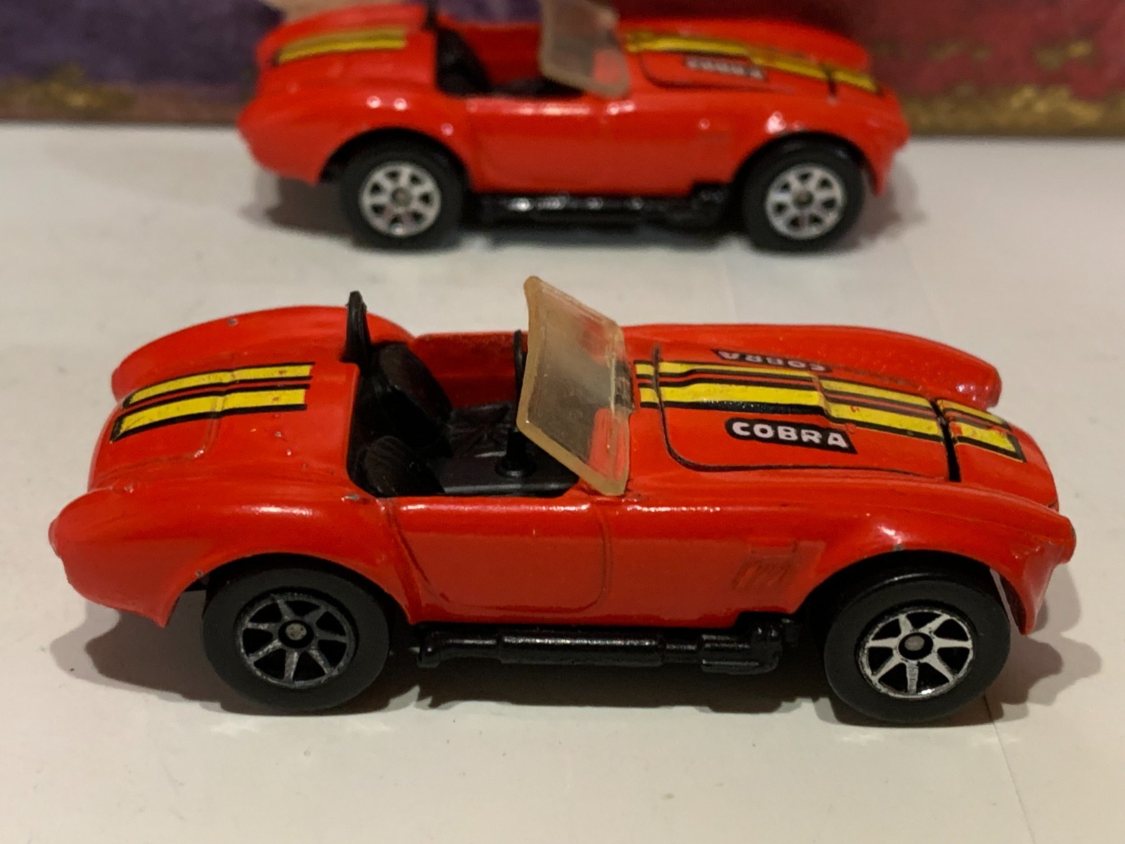HOT WHEELS SHELBY COBRA 427 S/C X2. 1995 RED W/PLASTIC & METAL BASE VARIATION