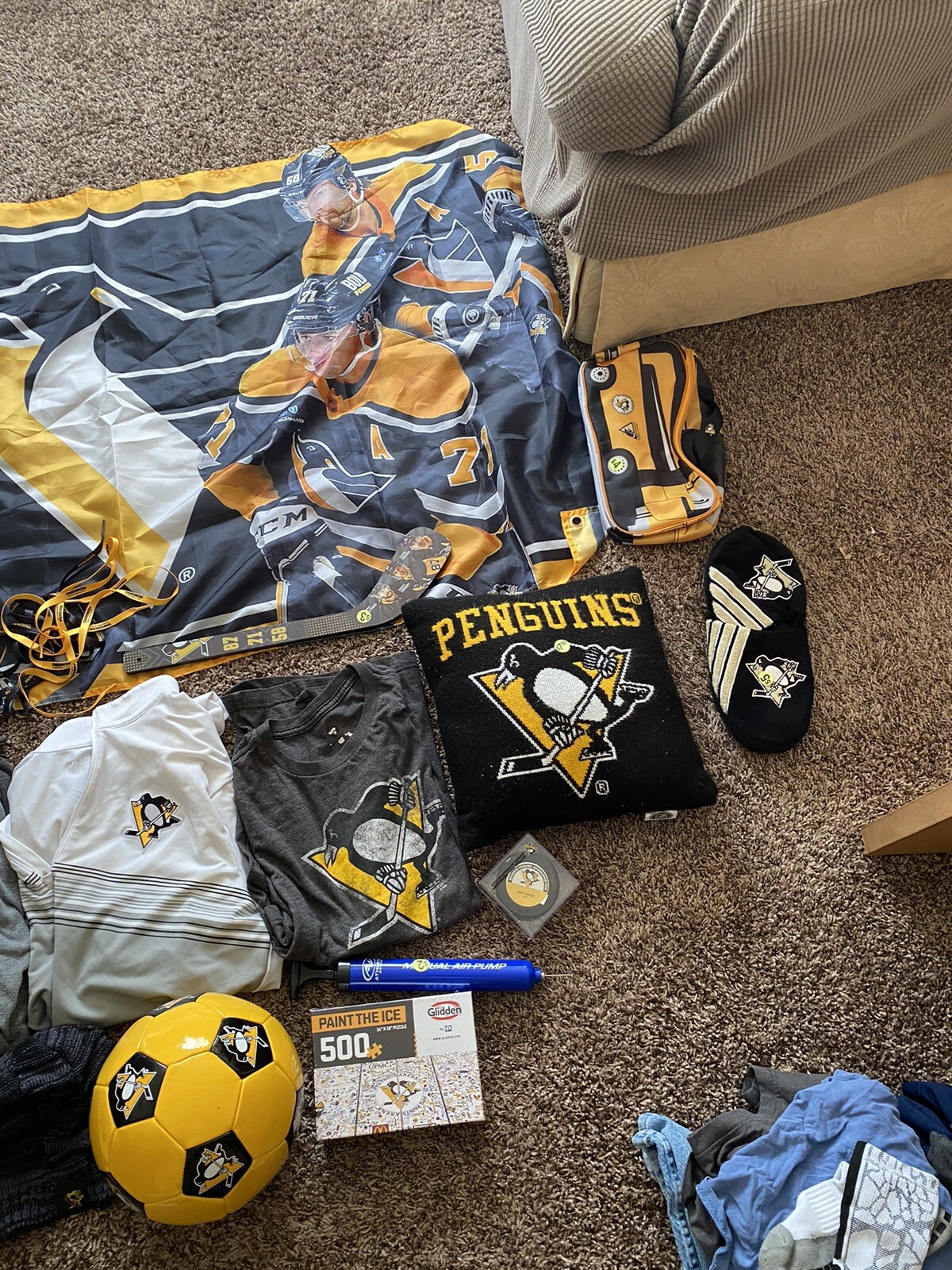 Pittsburgh Penguin Collectable Set (please See Description)