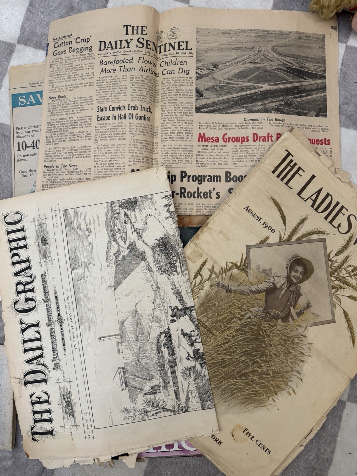 Vintage Paper Lot – Reader’s Digest, Ladies Home Journal, Daily Graphic, etc