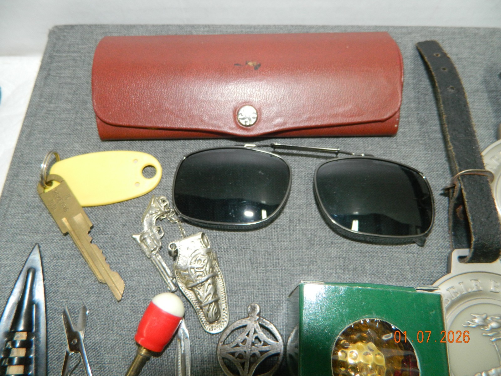 VTG JUNK DRAWER LOT PENS COINS KEYS KNIVES SUNGLASSES BOLO CLASP RING WATCH ECT