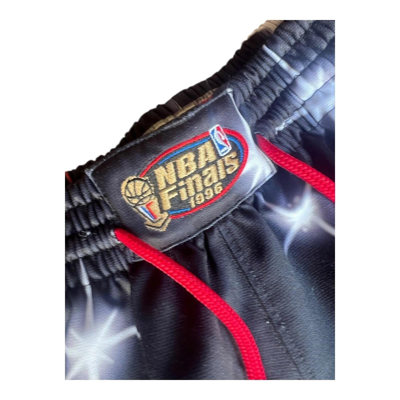 Vintage Mitchell & Ness Hardwood Classics Chicago Bulls Star Shorts Size S 97-98