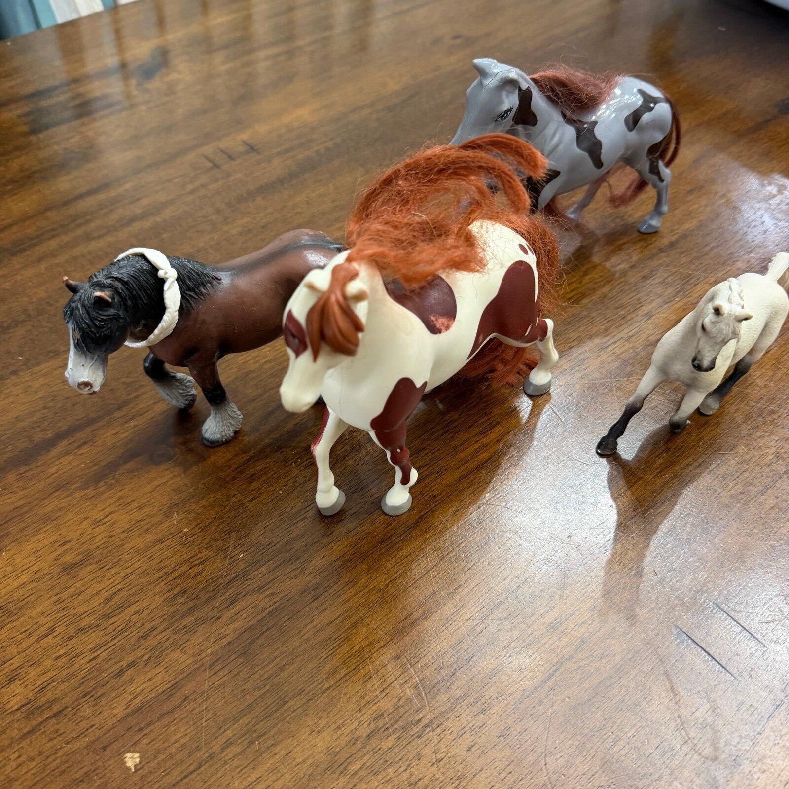 Horses – Figurines / Collectible Toy (4 pieces)