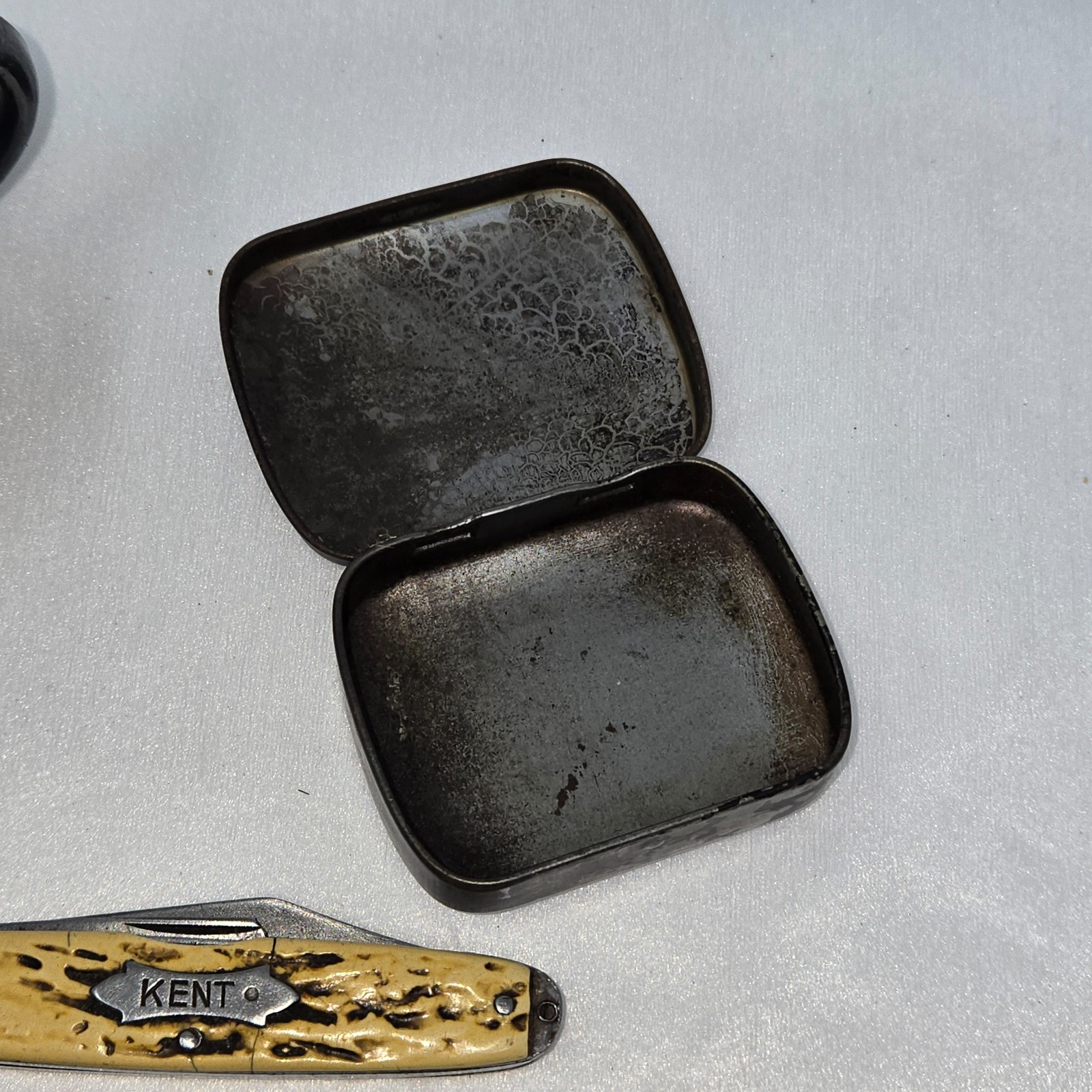 VTG SMALL COLLECTIBLES LOT SILVER EPC CUP & BOX FORGED FIRE STRIKER KENT KNIFE