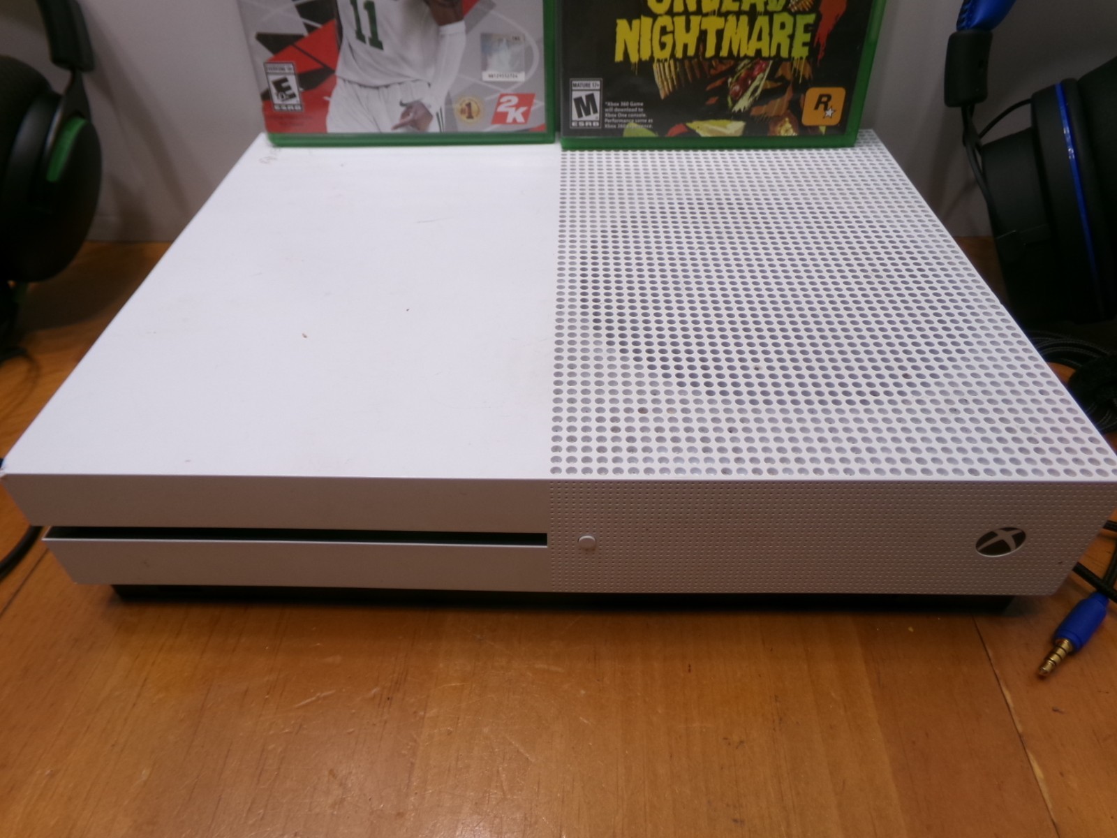 XBOX ONE S WHITE VERSION + HEADPHONES & 4 COOL GAMES NONE TESTED GREAT FOR PARTS