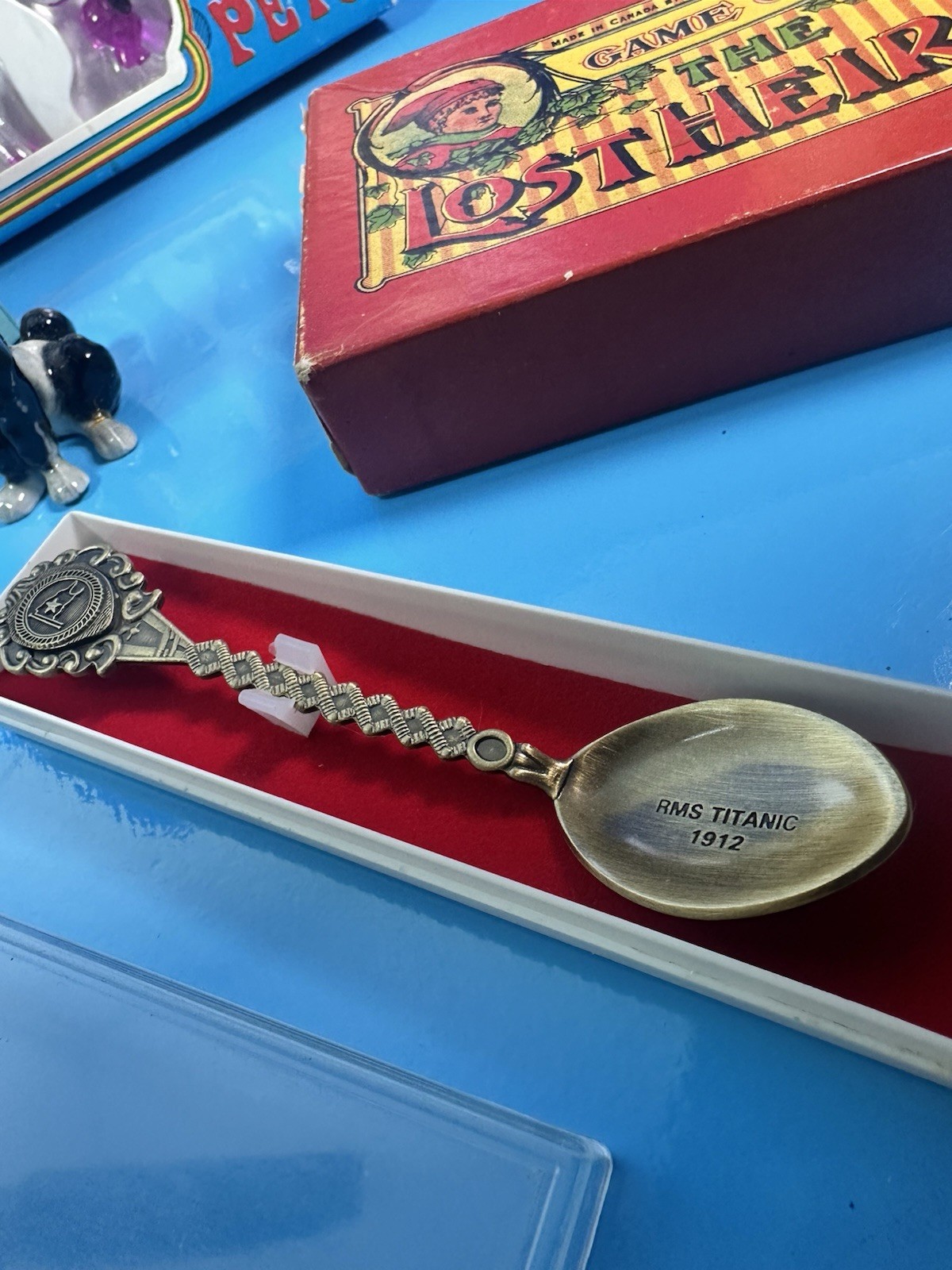MIXED LOT VINTAGE ITEMS & ANTIQUES – Game Titanic Spoon Glass Porcelain Poodle