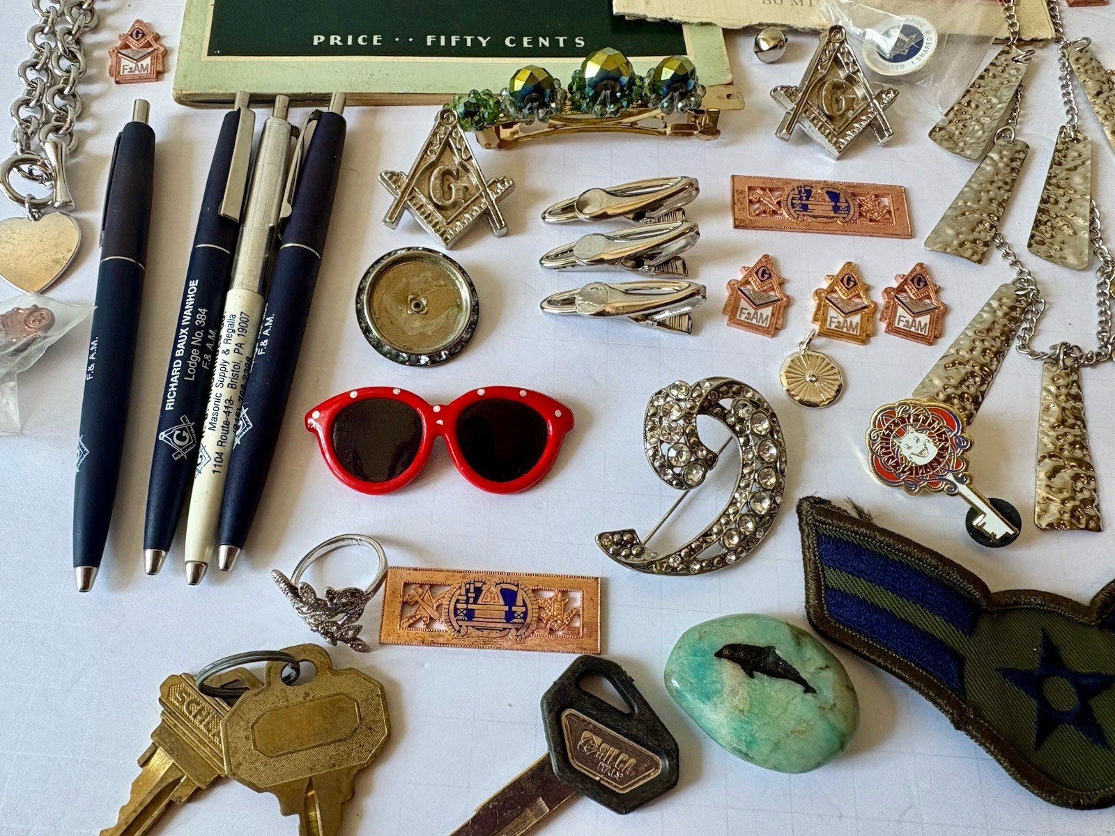 Vintage – Now Junk Drawer Lot Jewelry Keys Pins Brooches Masonic Trinkets 80+