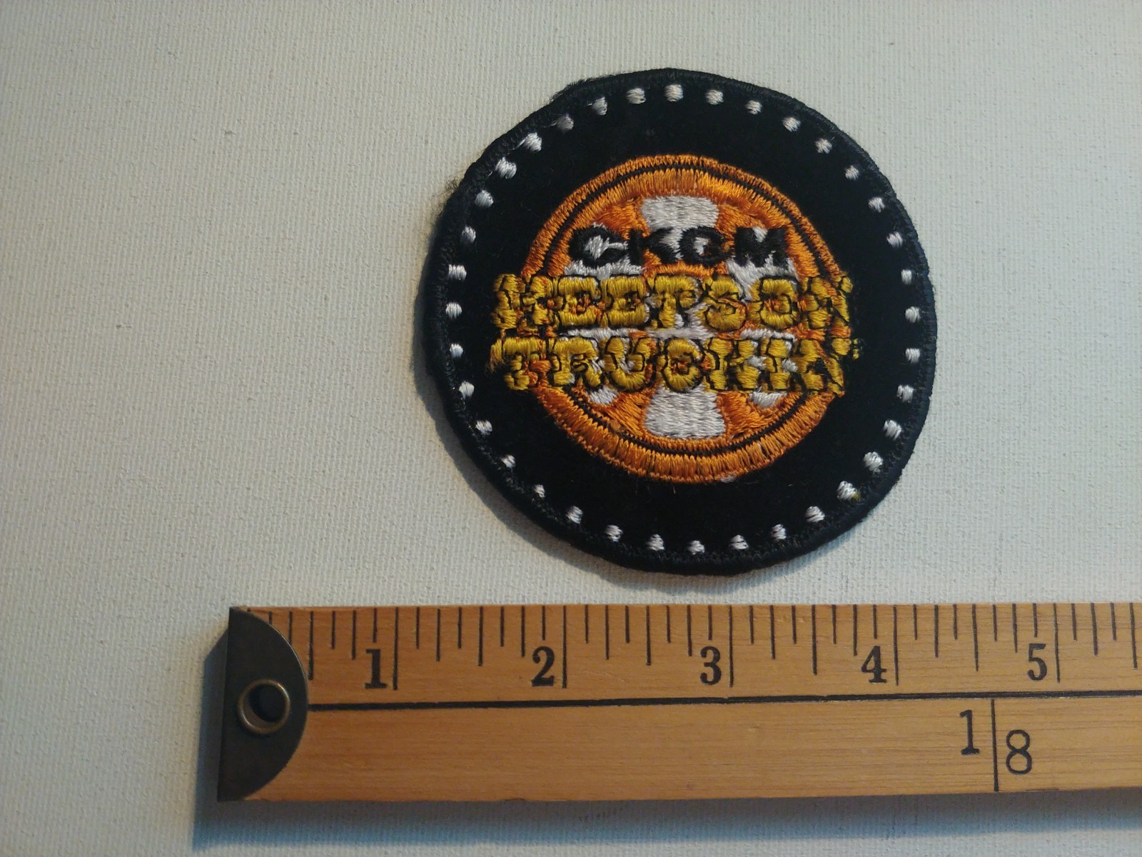 * 70S CKGM RADIO STATION TRUCKER KEEP ON TRUCKIN PATCH CREST ECUSSON *