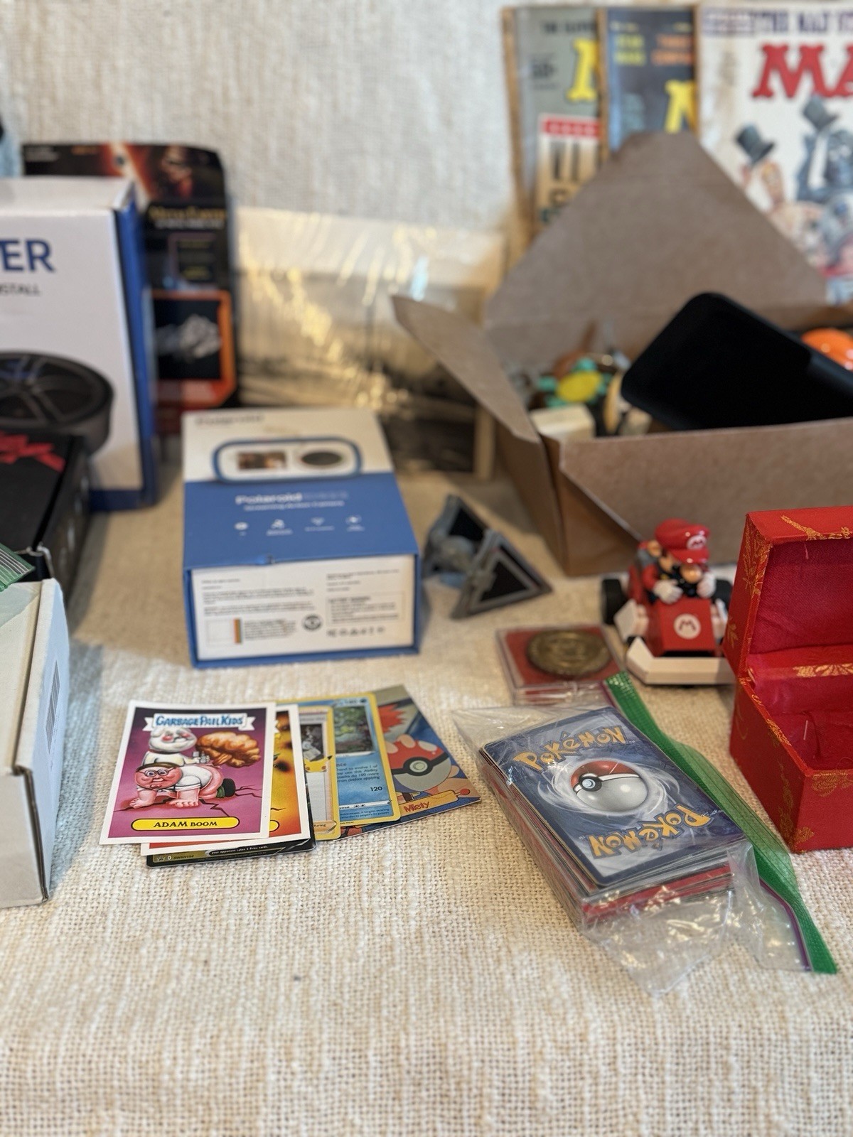 Vintage curiosity lot – Madagazines Sar Wars, Pokemon cards, polaroid, ephemeral