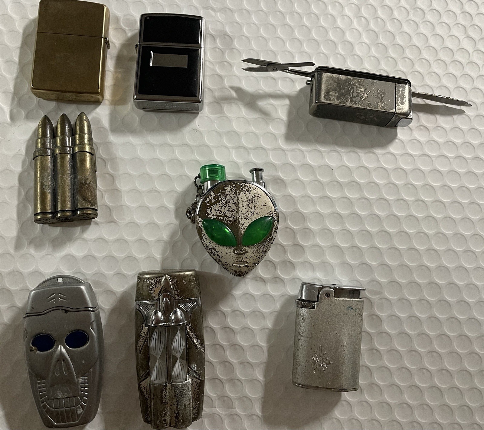 ZIPPO LIGHTERs VINTAGE ITEMS Collection