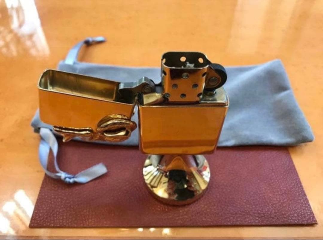 Zippo Handy Light Sculpture Series “Golden Cat” Made in 1990 Good condition