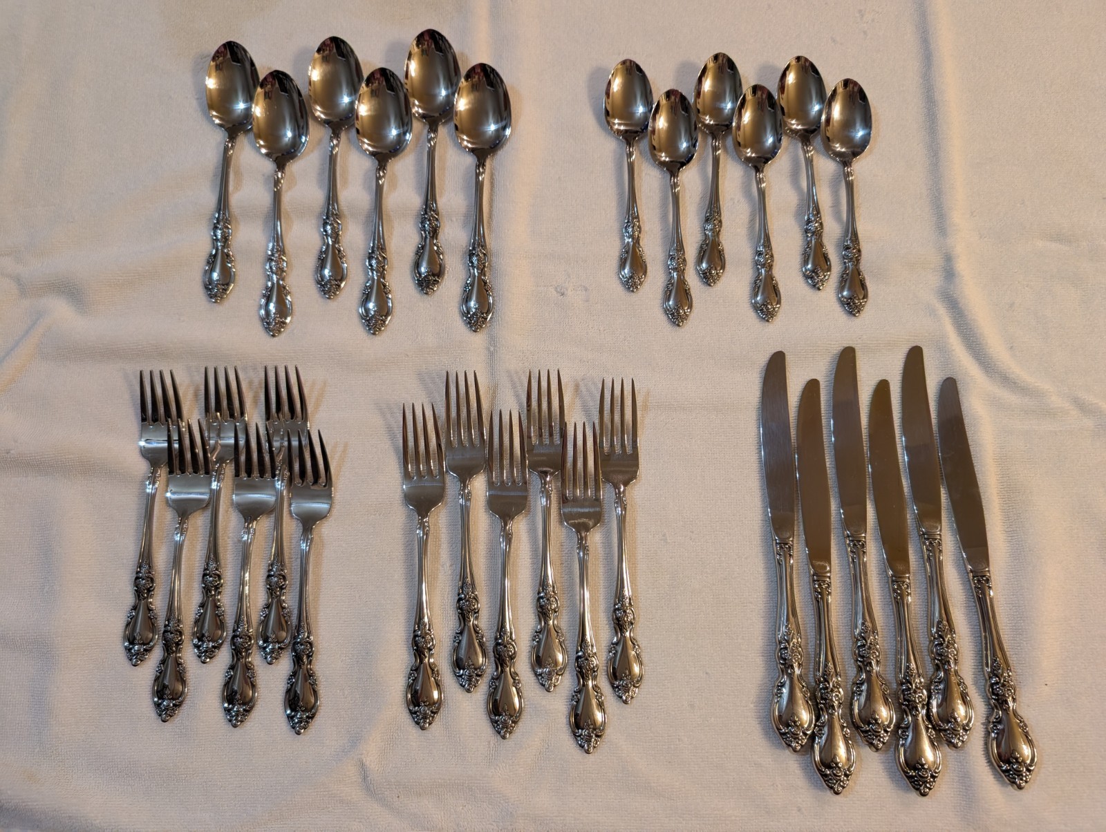 Oneida Louisiana 30-Piece Flatware Set, Stainless Steel, Service for 6