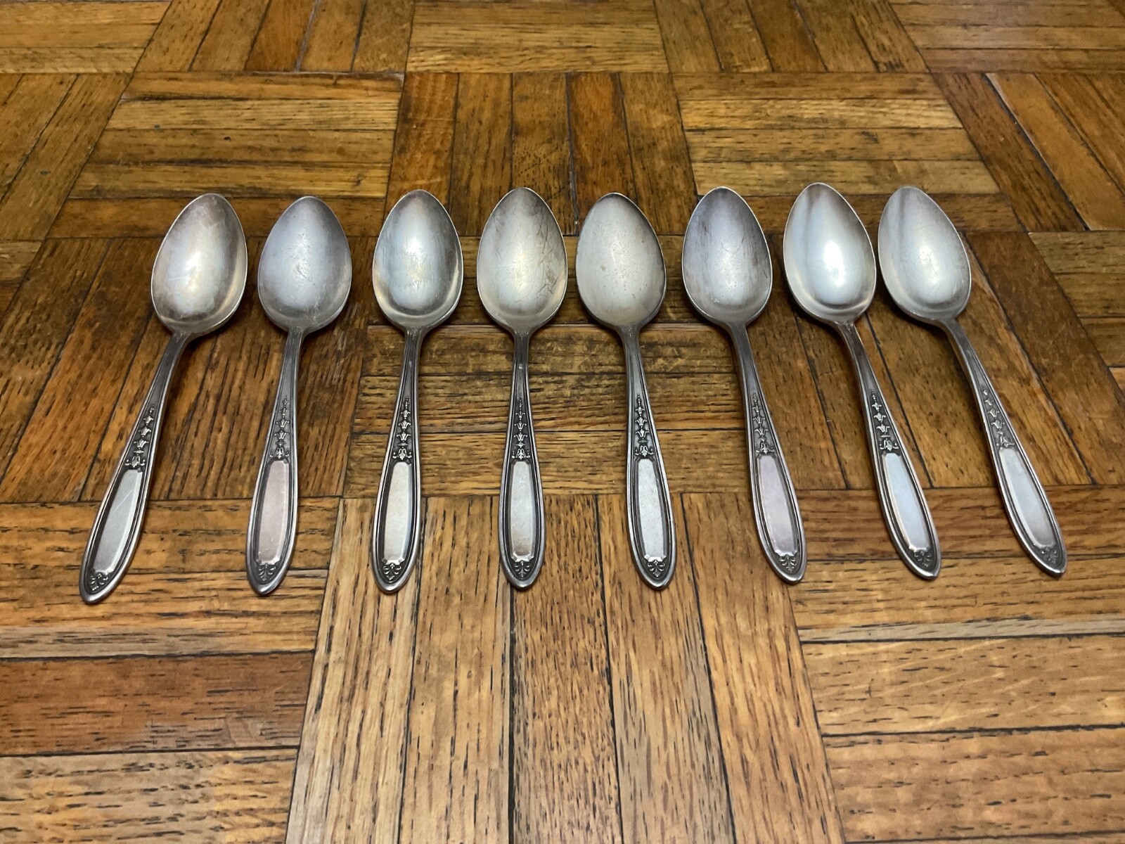 32 PC vintage flatware TUDOR PLATE Oneida Community Made