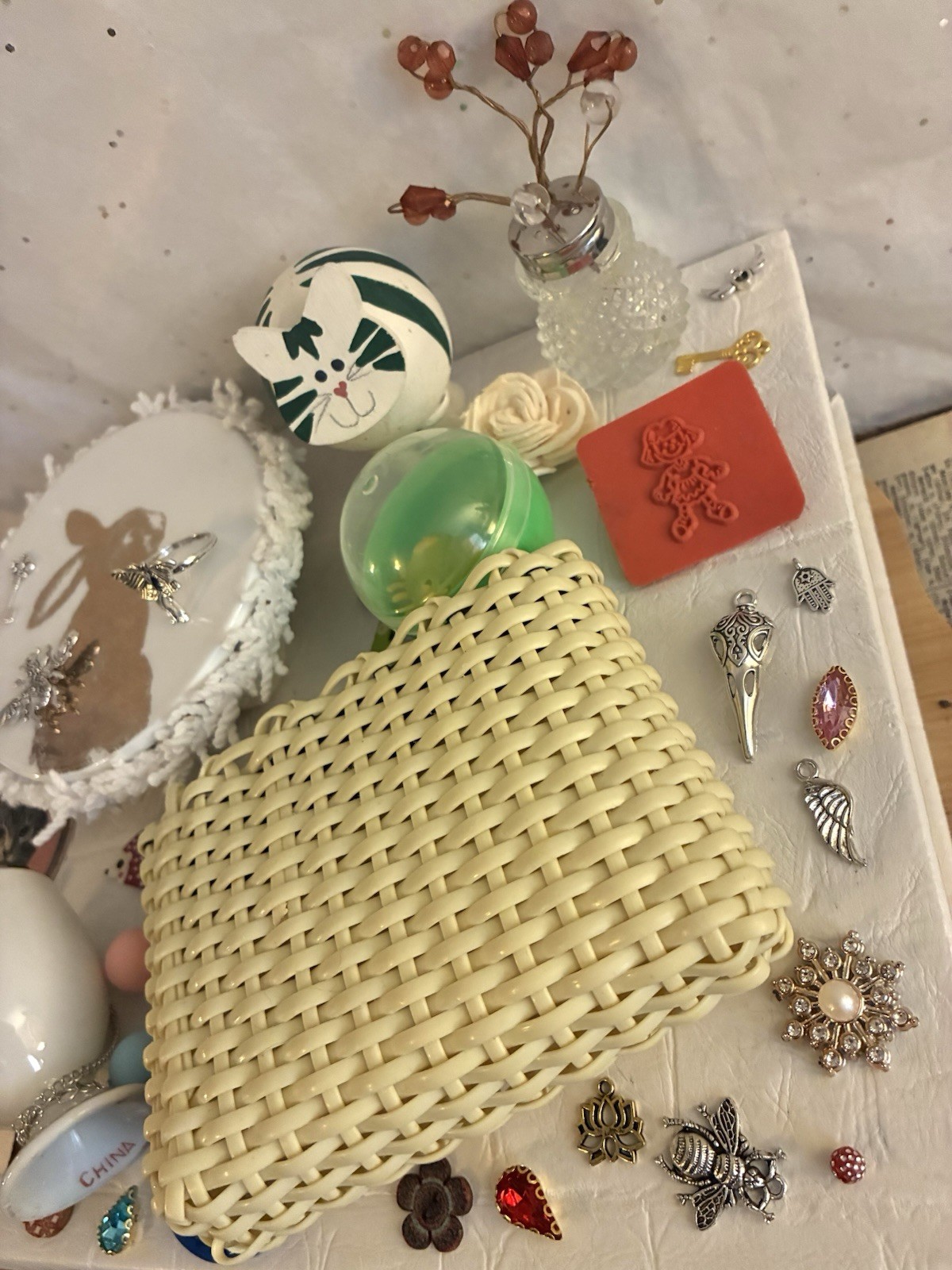 Vtg Plastic Woven Coin Purse Rabbit Trinket Dish Jewelry Junk Drawer Art Lot