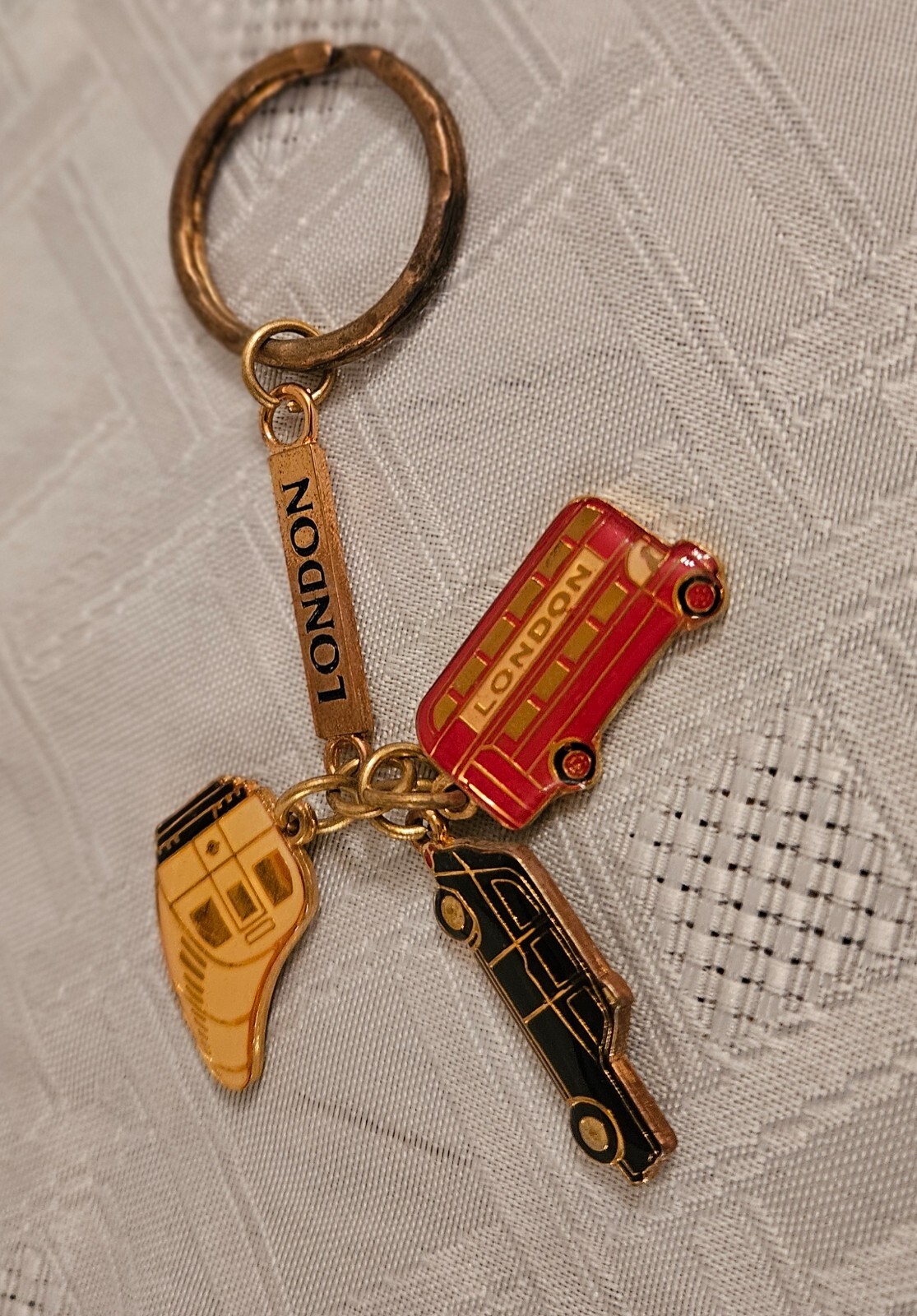 VINTAGE LONDON ENGLAND TRAVEL SOUVENIR CHARM KEY CHAIN KEYRING