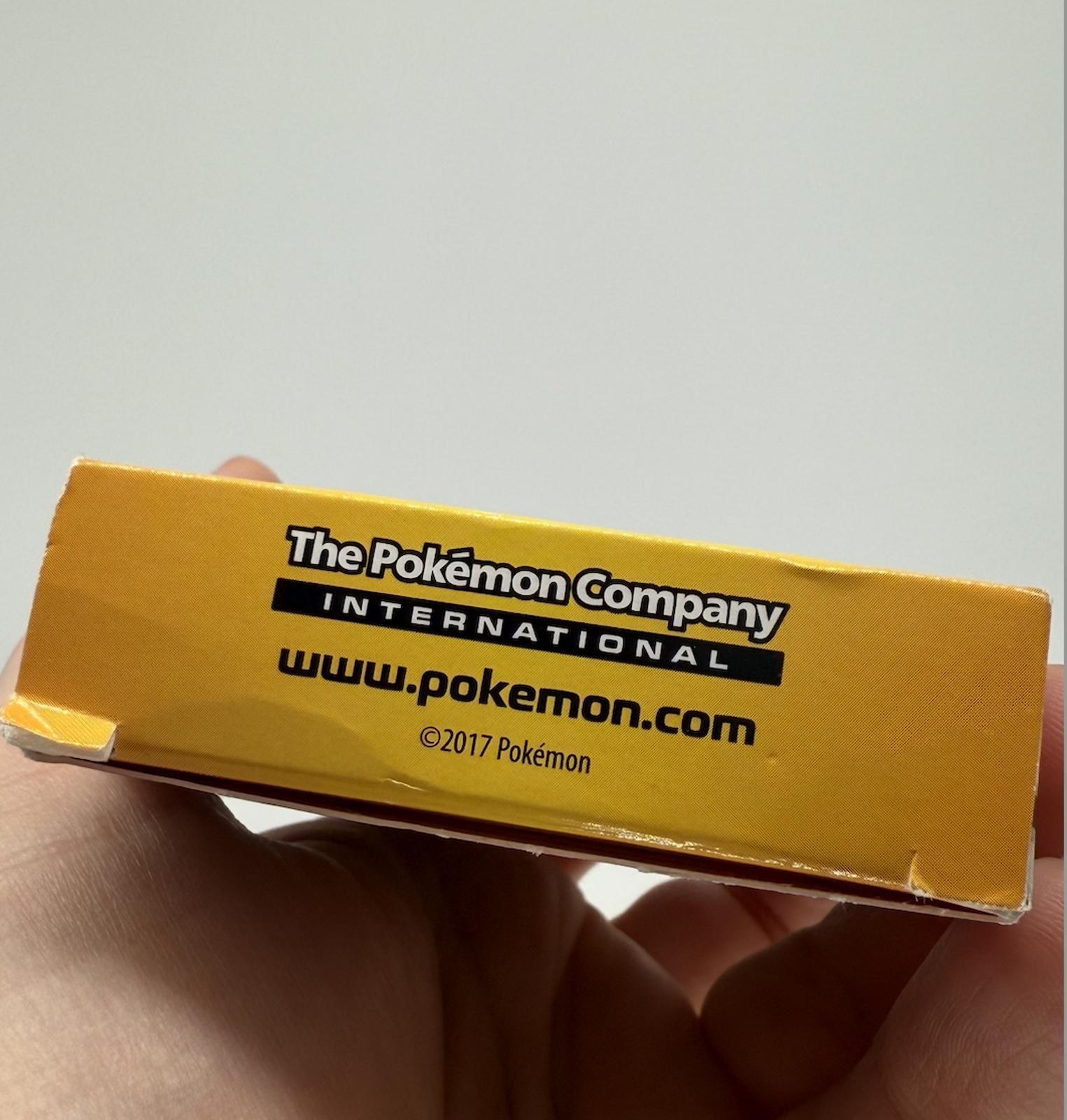 2017 Pokémon Sun & Moon Trainer Kit – Lycanroc & Alolan Raichu