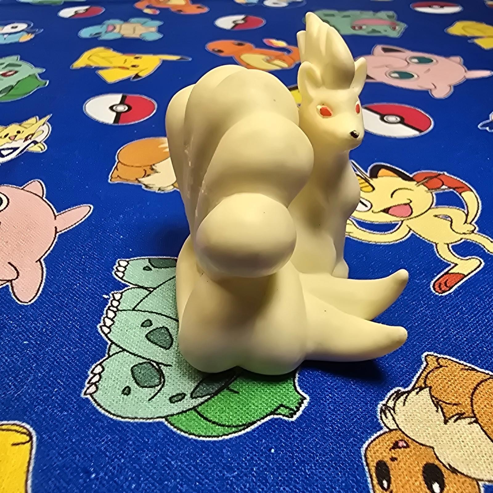Pokemon Ninetales Figure Finger Puppet 1997 Bandai Nintendo Vintage USA Seller