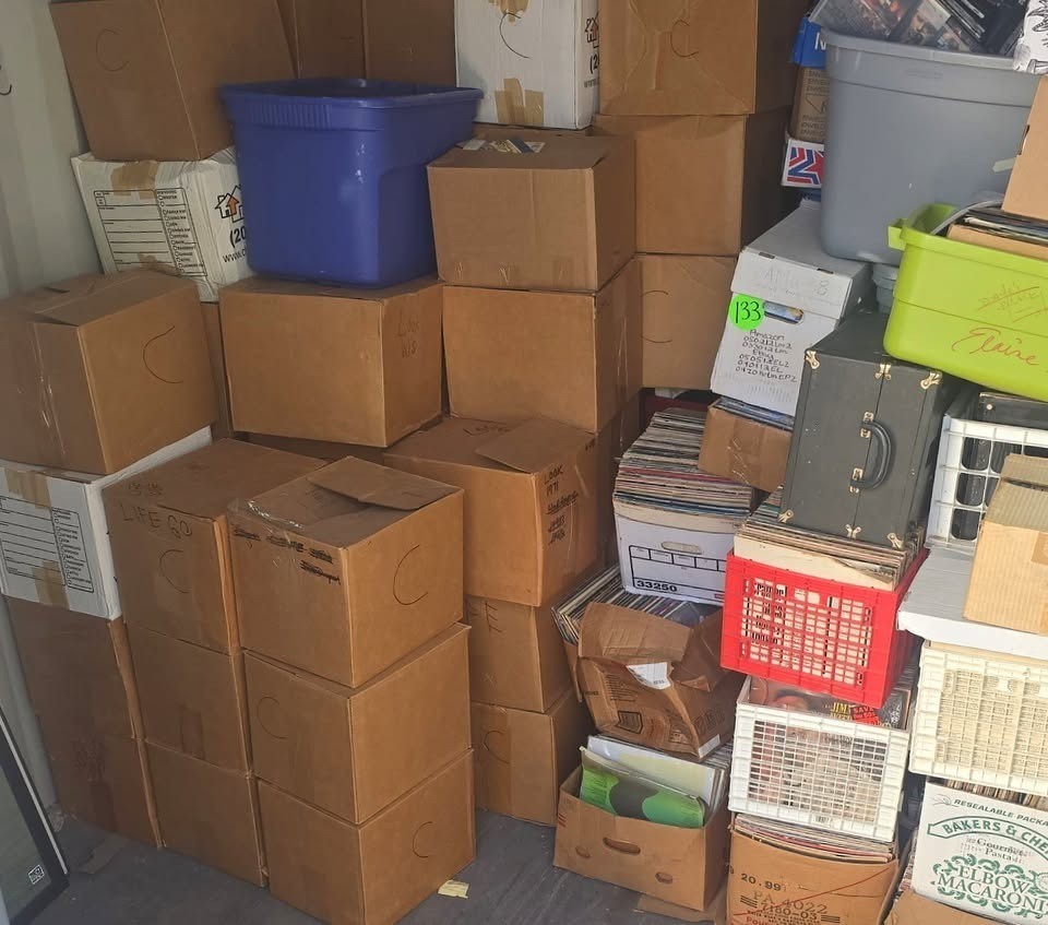 10000+ Collectible Books Records Magazines Toys Wholesale Lot Fills 40ft Shipper