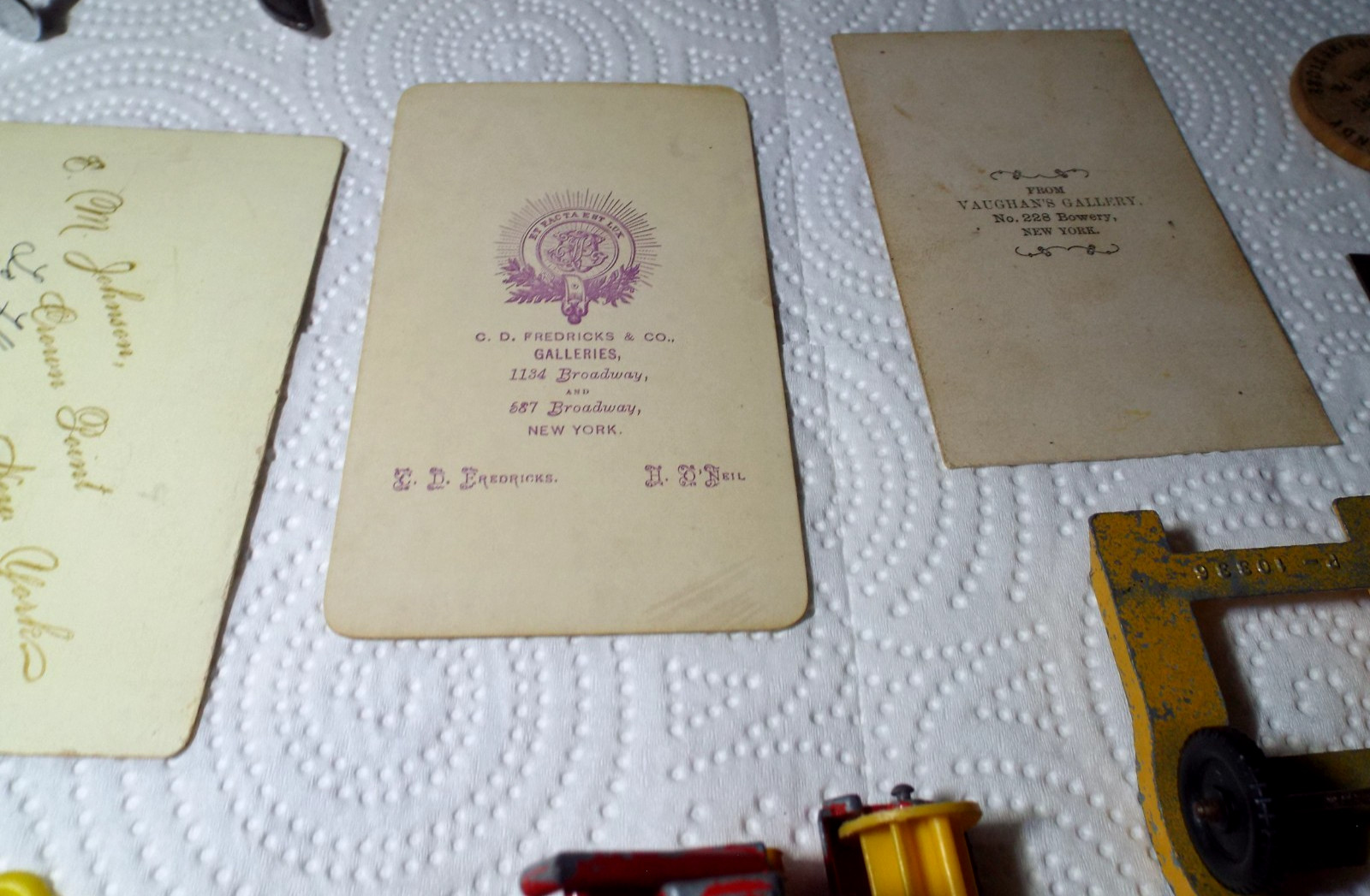 VINTAGE JUNK DRAWER LOT OF VARIOUS ITEMS READ!!