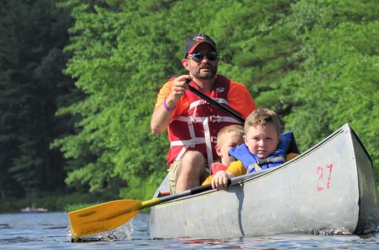 canoe dad with scouts